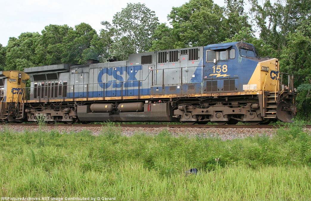 CSX 158 leading K833